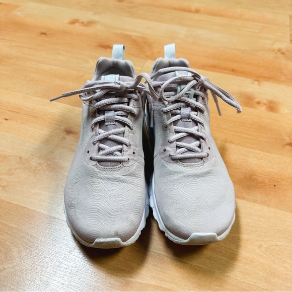 Nike Light Pink & White Air Max Motion LW SE Sneaker Women’s Size 8.5 - Picture 6 of 10